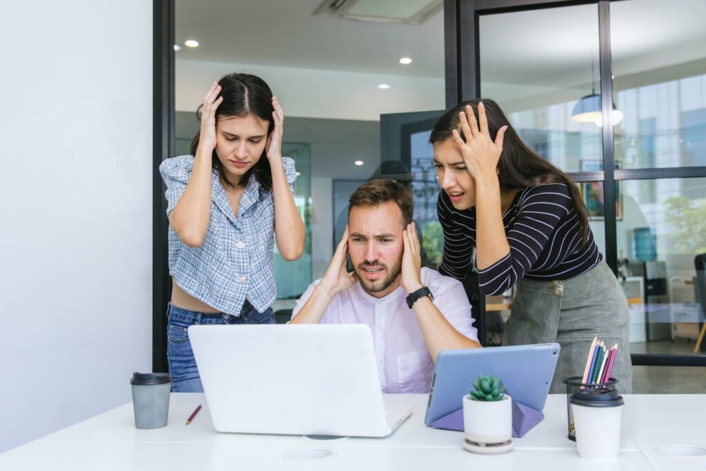 Cele mai Frecvente Greșeli în Web Design și Cum să le Eviți
